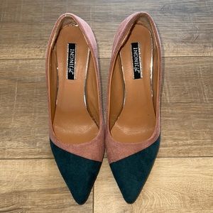 NEW!JINGNI Suede look Color-block teal and pink heels size 8.  3.5 inch heel